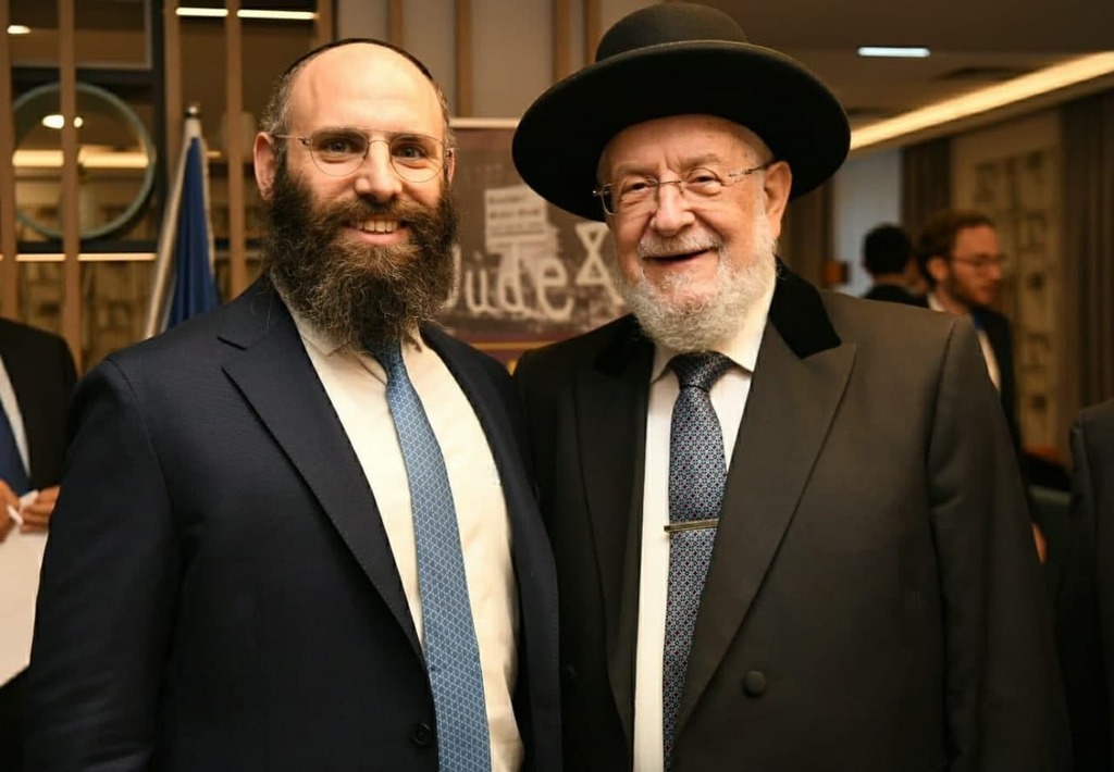 הרב מנחם מרגולין עם הרב ישראל מאיר לאו