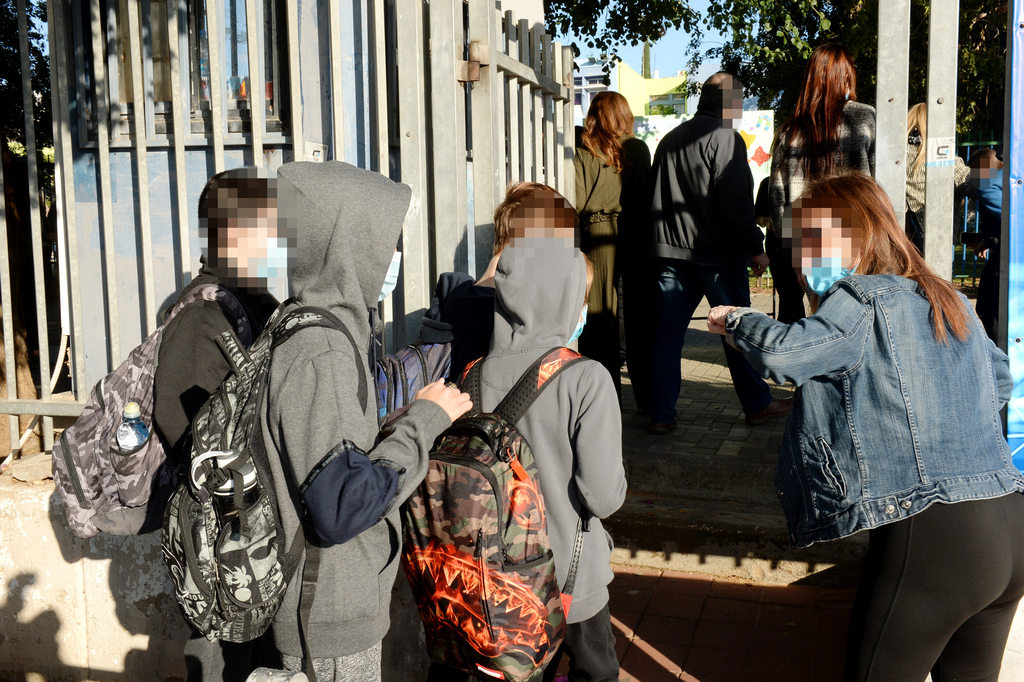 Students at a school in Bat Yam (Photo: Kobi Koankes) תלמידים