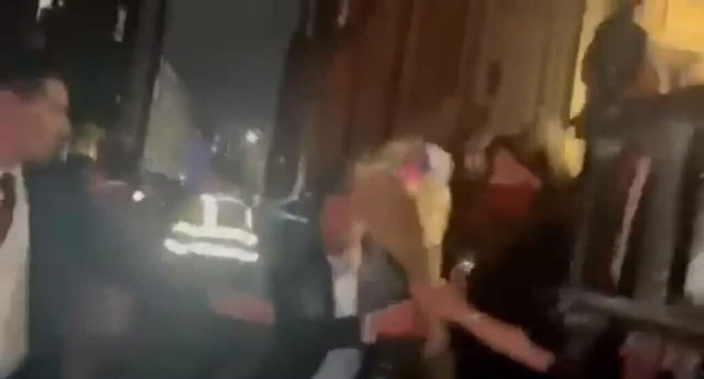 מתוך טוויטר ציפי חוטובלי מוברחת מאוניברסיטה בלונדון לאחר מחאת פעילי BDS