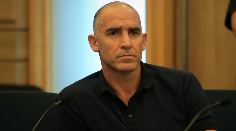 איציק קורנפיין (אורן בן חקון) איציק קורנפיין
