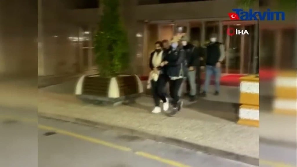 Mordy and Natali Oknin leave court after their remand to custody on suspicion of spying on Friday (Photo: Takvim) נטלי ומורדי אוקנין הישראלים שצילמו את ארמונו של ארדואן יוצאים מבית המשפט באיסטנבול, טורקיה
