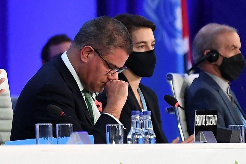 שארמה לאחר שהתנצל הערב (צילום: AFP) שארמה לאחר שהתנצל הערב