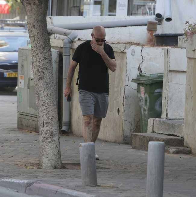 נראה טרוד