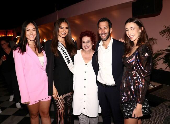 עם מפיקי האירוע טלי אשכולי ואסף בלכר (צילום: אור גפן) עם מפיקי האירוע טלי אשכולי ואסף בלכר