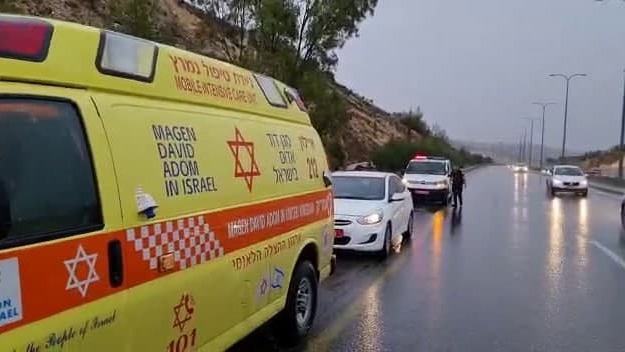זירת התאונה בכביש 443 סמוך לבית חורון