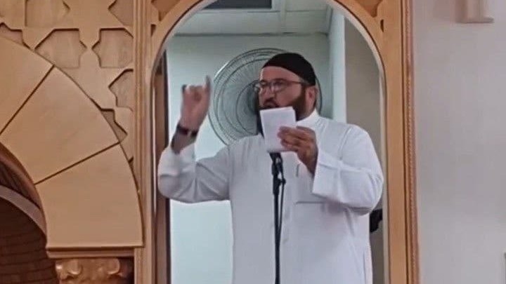 פאדי אבו שחידם נואם במסגד