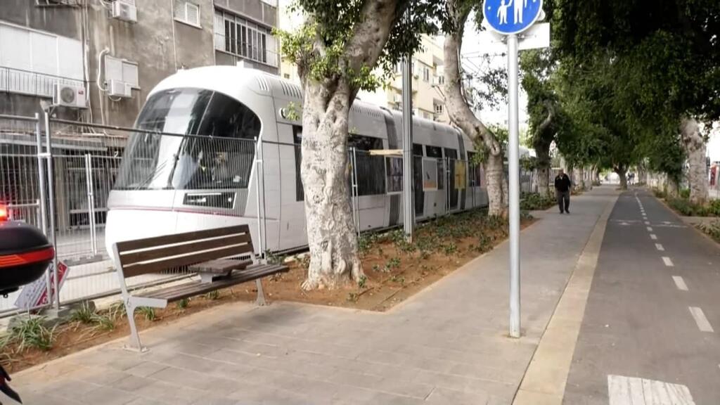 נסיעת מבחן של הרכבת הקלה (צילום: אבי חי) נסיעת מבחן ברכבת הקלה בתל אביב