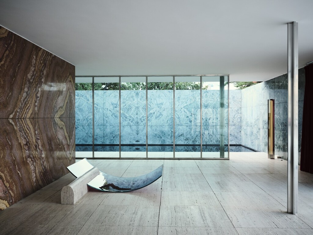מיצב No Fear of Glass בביתן ברצלונה, 2019