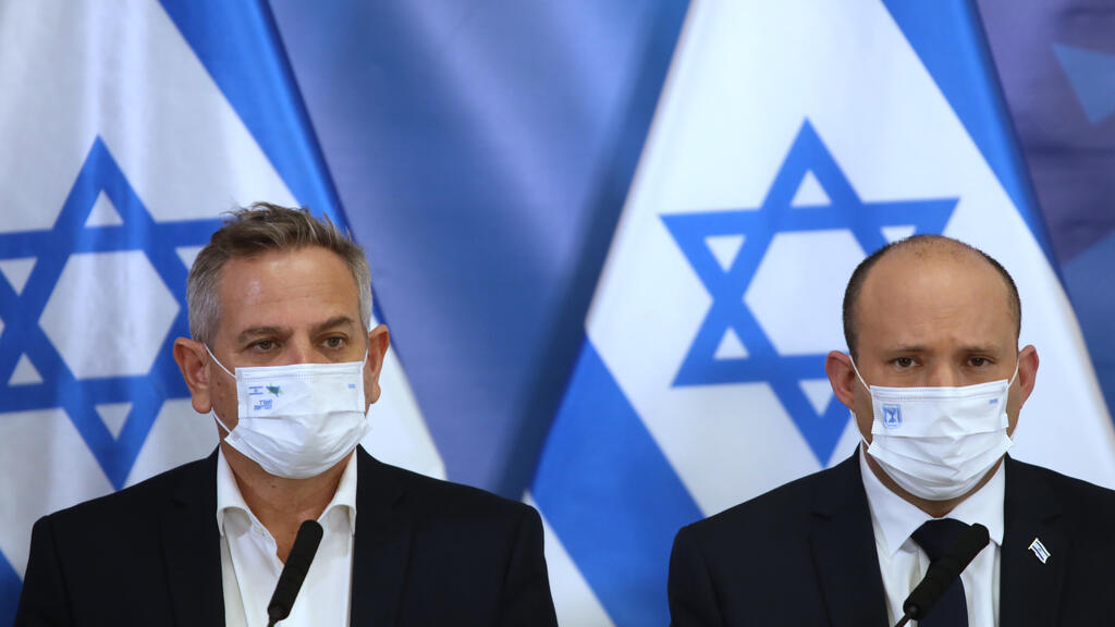 Health Minister Nitzan Horowitz and Prime Minister Naftali Bennett (Photo: Moti Milrod) מסיבת עיתונאים אודות הווריאנט החדש