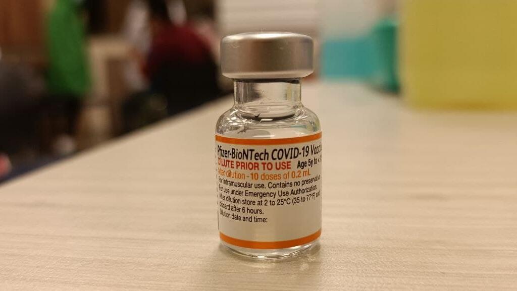 Pfizer-BioNTech COVID vaccine (Photo: Barel Efraim) חיסון פייזר במרפאת כללית באשקלון