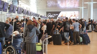 נוסעים יוצאים מהארץ בזמן התפשטות וריאנט הקורונה החדש