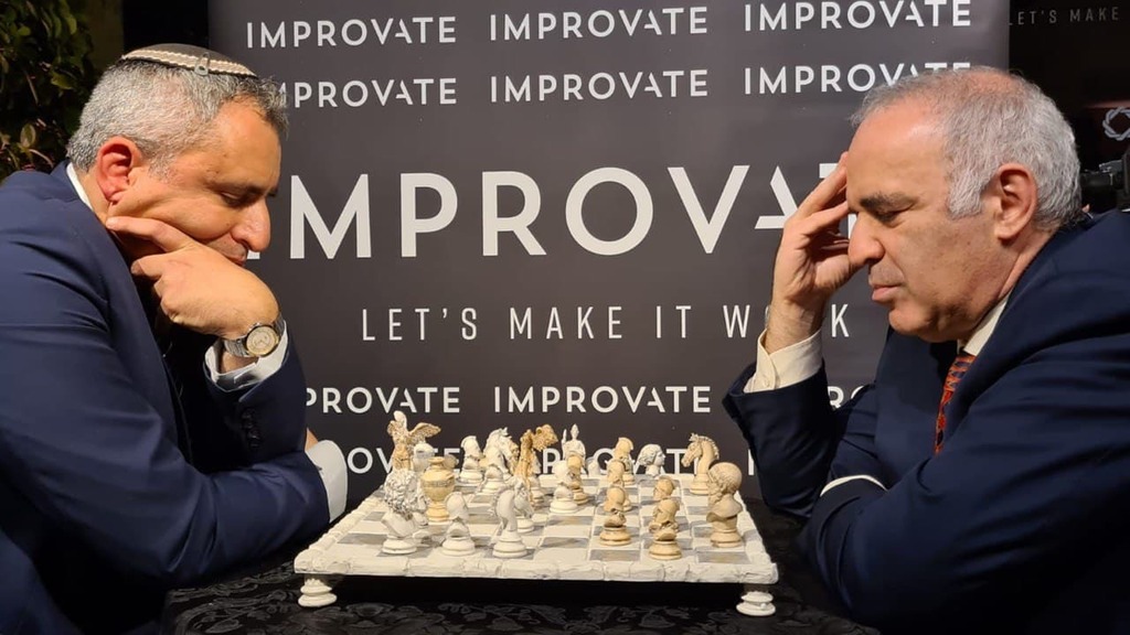  דו קרב שח-מט ייחודי נערך הערב בין השר זאב אלקין לבין אלוף העולם בשח-מט גארי קספרוב