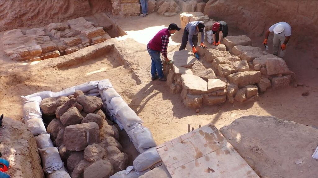 קברים מימי הסנהדרין ביבנה (צילום: אמיל אלג'ם, רשות העתיקות) קברים מימי הסנהדרין ביבנה