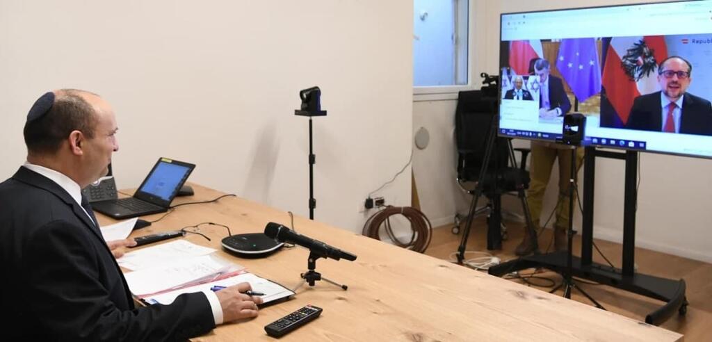 Prime Minister Naftali Bennett speaks with world leaders via video link following the discovery of the Omicron variant, November 30, 2021 (Photo: GPO) נפתלי בנט בשיחה עם קנצלר אוסטריה ועם ראש ממשלת צ׳כיה אודות ההתמודדות עם נגיף הקורונה והזן החדש "אומיקרון"