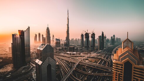 זריחה מעל דובאי ו Burj Khalifa