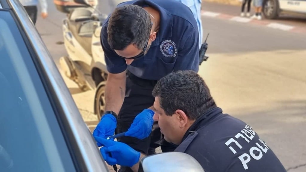 כוחות המשטרה בקריית גת (צילום: דוברות המשטרה) חיפושים אחר חשוד בדקירה הבוקר בקריית גת