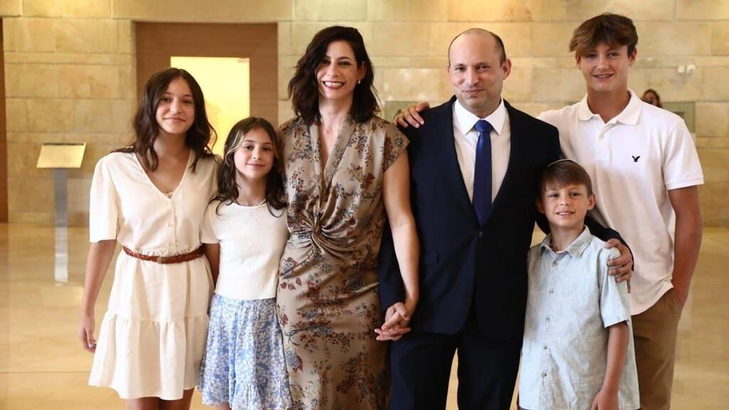 Prime Minsiter Naftali Bennett with his wife Gilat and his children (Photo: GPO) נפתלי בנט ומשפחתו