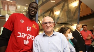 ת'ון מייקר ויורם וייס  (מערכת ONE)