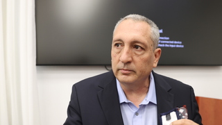 ניר חפץ בבית המשפט