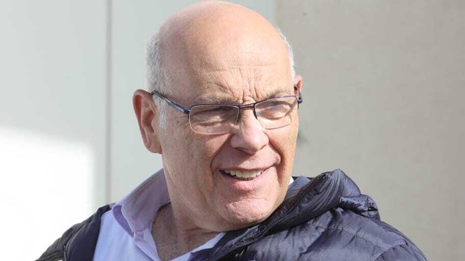 מנחם פינקלשטיין יו''ר ועדת הבדיקה הממשלתית בסיור בכלא גלבוע