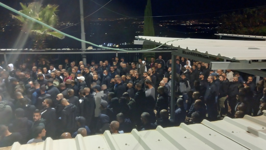 הלווייתו של מוחמד חמזה בורגול נורה למוות כשדרס לוחמי מג''ב באום אל פחם