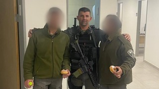 הלוחמים שניטרלו את המחבל לאחר חקירתם