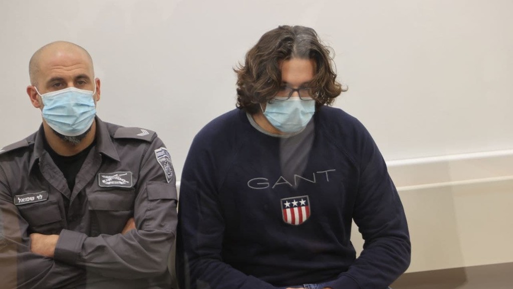 הרוצח ברק בן עמי בבית המשפט, הבוקר (צילום: מוטי קמחי) ברק בן עמי שנאשם ברצח בתו גוני וניסיון רצח אשתו לירון ובתו הבכורה