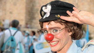 השוטרת אז אולי