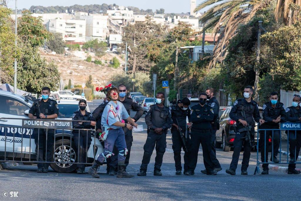 השוטרת אז אולי