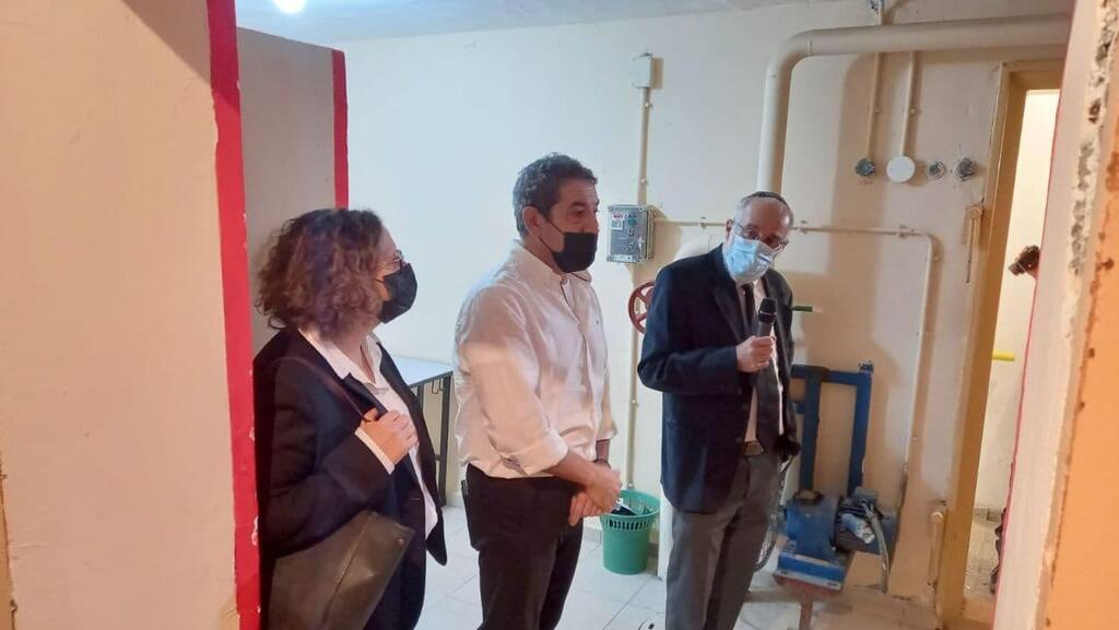 תמר ניסים שי, דני צרפתי ואשר קולה בסיור הרכב שופטים בבית הספר נופי גולן (צילום: דוברות הרשות השופטת) תמר ניסים שי, דני צרפתי ואשר קולה בסיור הרכב שופטים בבית הספר נופי גולן בקצרין בחלק ממשפטו החוזר של זדורוב