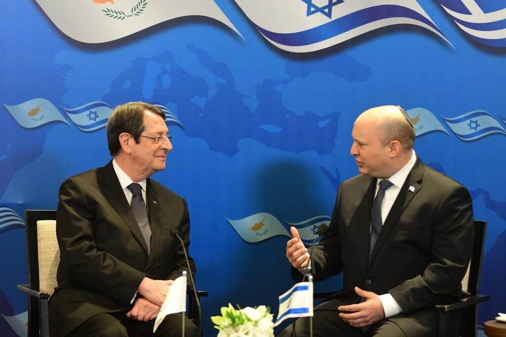 בנט עם נשיא קפריסין (צילום: רפי קוץ) נפתלי בנט עם נשיא קפריסין ניקוס אנסטסיאדיס