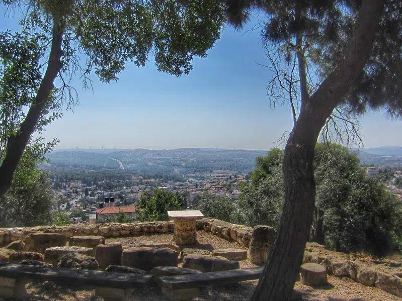 מבט מפסגת קריית יערים המקראית לכיוון ירושלים