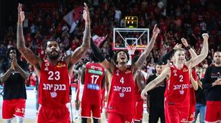 שחקני הפועל ירושלים חוגגים