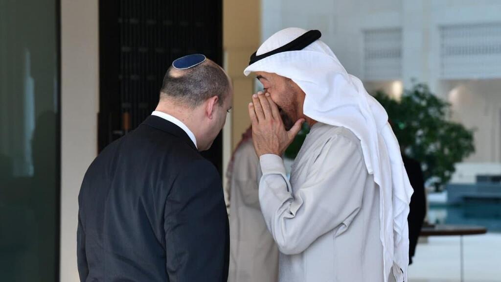 ראש הממשלה עם השייח' מוחמד בן זאיד לקראת החזרה לארץ