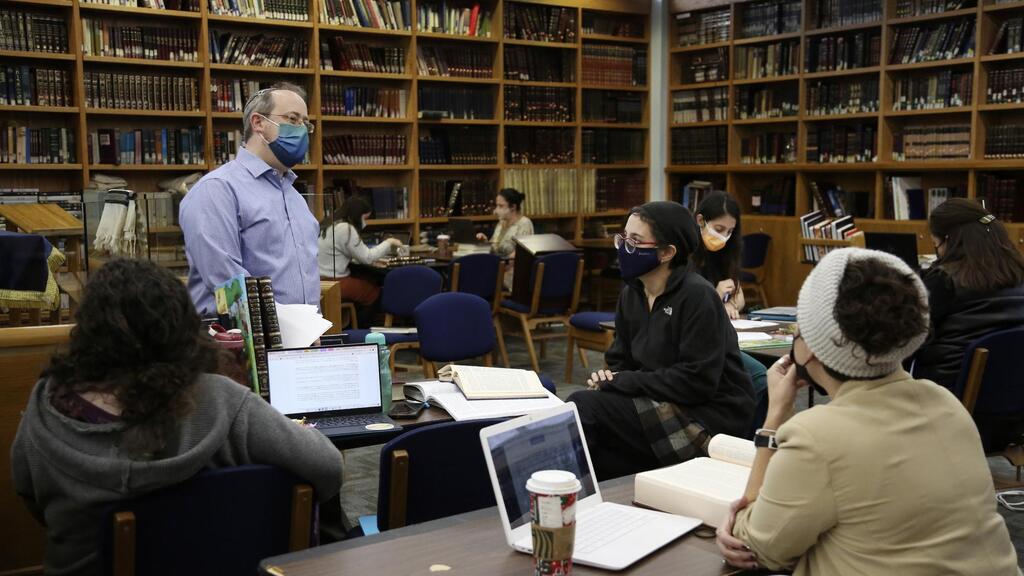 Rabbi Jeffrey Fox, Dean of Faculty, teaches a group of all-female ordination program students