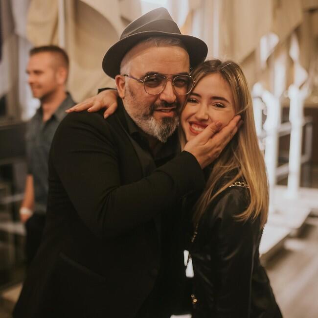 חיבוק חם. מושיקו שטרן ועדי ביטי