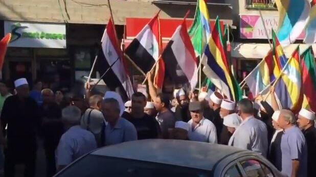Arab resints of hte Golan Hieights celebratin the Syrian Indepence Day