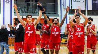 שחקני הפועל ירושלים חוגגים