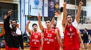 שחקני הפועל ירושלים חוגגים
