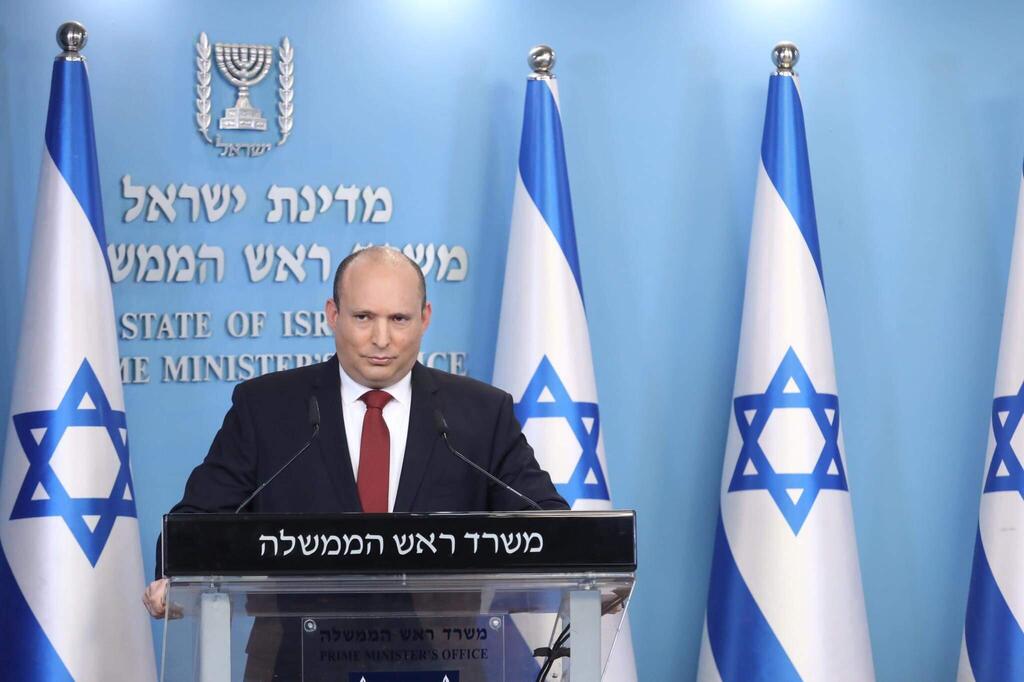 נפתלי בנט, הערב. עם הבוסטר - המחלה יותר קלה" (צילום: מארק ישראל סלם) נפתלי בנט בהצהרה לתקשורת בנושא נגיף האומיקרון