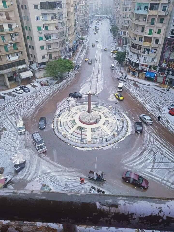 מערכות הניקוז יעמדו בזה? הברד באלכסנדרייה מצרים סופה מזג אוויר סוער ברד אלכסנדריה אלכסנדרייה