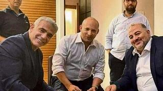 החתימה על ההסכם הקואליציוני עם נפתלי בנט ויאיר לפיד