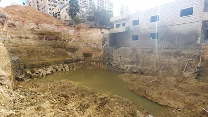 תיעוד מקריסת רחוב בכפר עקב ירושלים