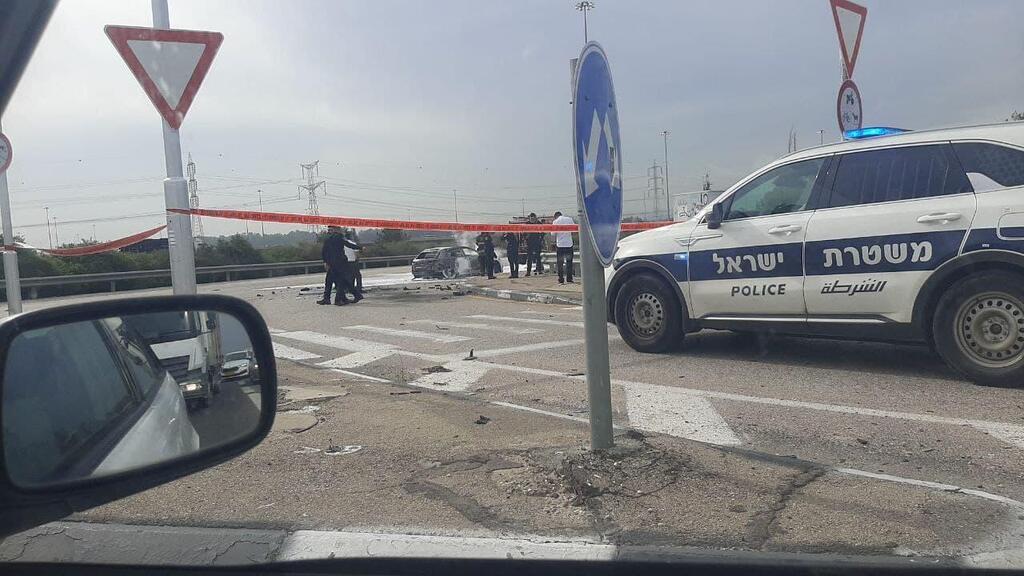 המשטרה בזירה (צילום: יוסי דמארי) זירת פיצוץ הרכב בכפר קאסם