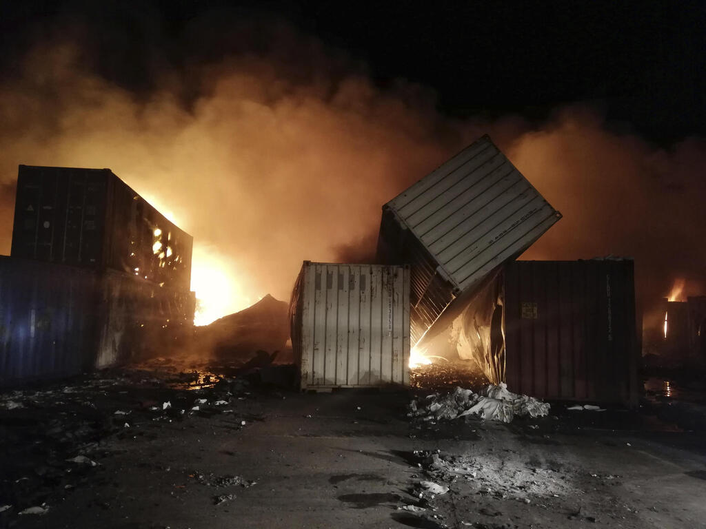 מספר התקיפות בסוריה למניעת הברחות גדל משנה לשנה. אזור התקיפה המיוחסת לישראל בלטקיה, אתמול (צילום: AP/SANA) אזור התקיפה בלטקיה