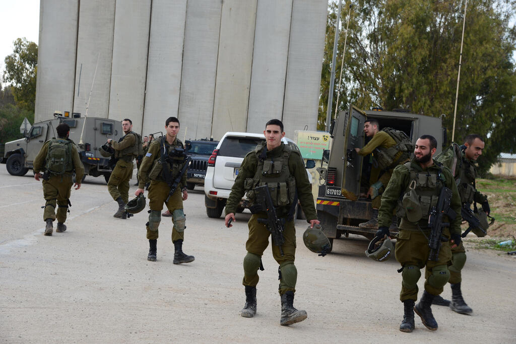 המחסומים הוסרו (צילום: הרצל יוסף) חיילים בגבול רצועת עזה
