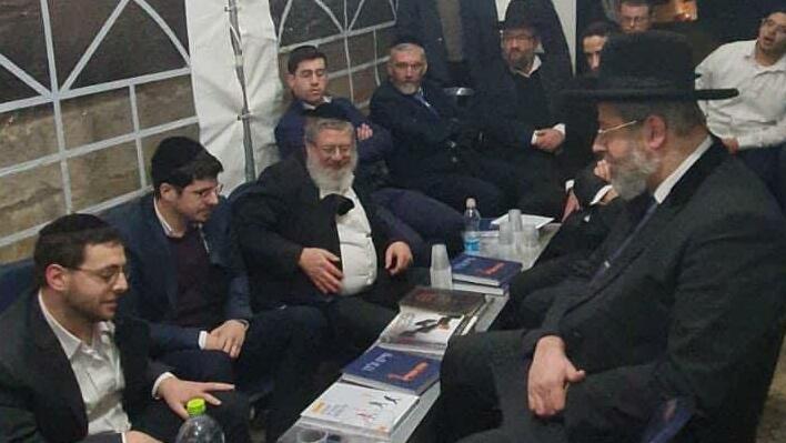 הרב הראשי דוד לאו בניחום אבלים אצל משפחת ולדר