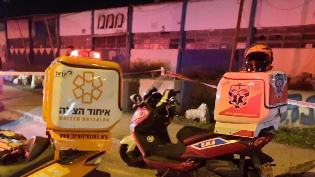 הזירה אחרי הירי הלילי (צילום: איחוד הצלה כרמל) זירת האירוע בחיפה