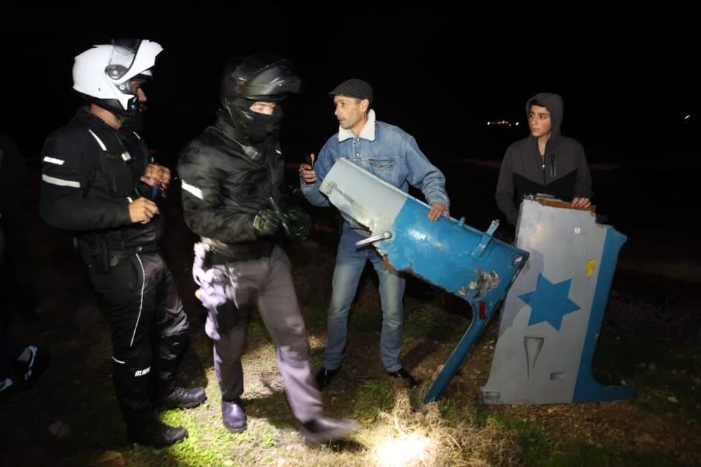 שברי המסוק שהתרסק מול חופי חיפה (צילום: גיל נחושתן) מסוק התרסק מול חופי חיפה