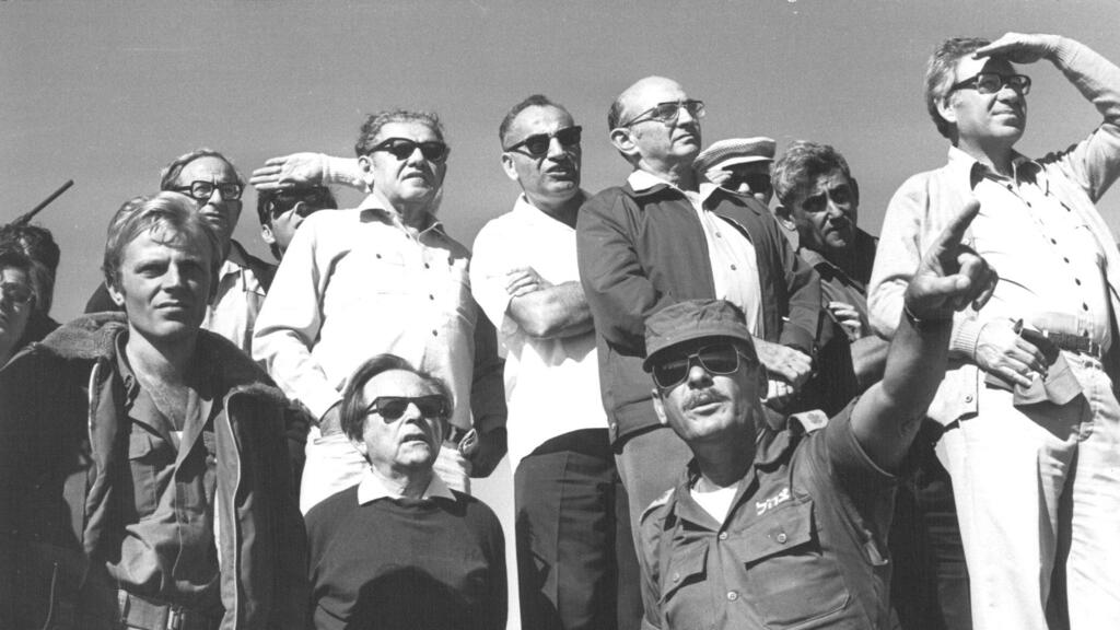 בן פורת יחד עם חברי ועדת חוץ וביטחון